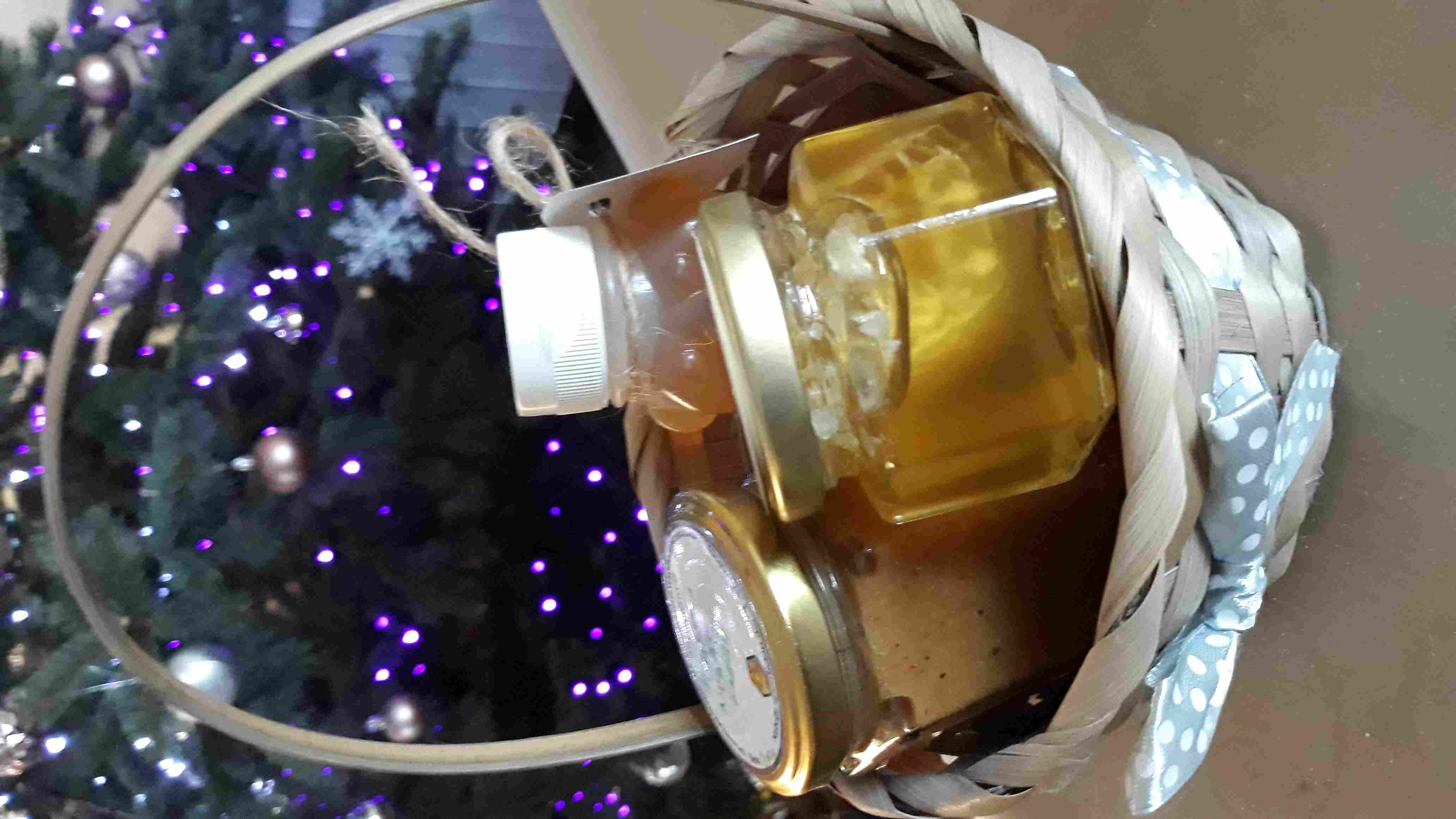 Miješana poklon košarica s ručkom, srednji